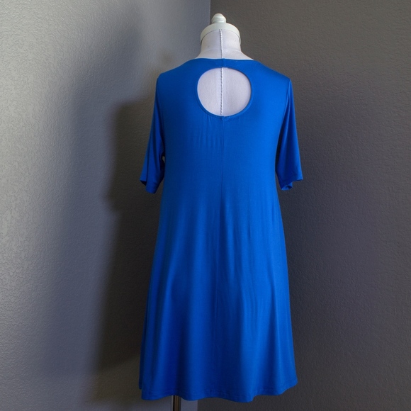 Basic Keyhole Dress - Picture 2 of 2